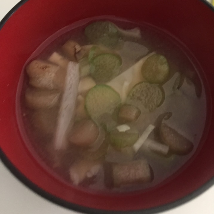 ずいきと大根の白味噌で味噌汁 レシピ 作り方 By のこ311 楽天レシピ ずいきと大根の白味噌で味噌汁 レシピ 作り方 By のこ311 楽天レシピ
